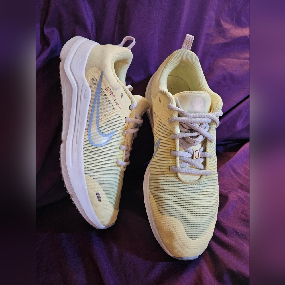 Nike Downshifter  Running Shoes Citron Tint Cobalt Bliss sz 5.5 Youth